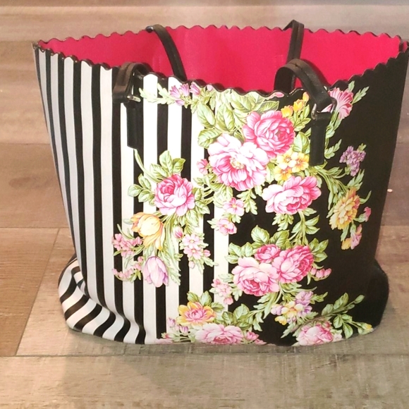 Handbags - Betty Johnson Purse